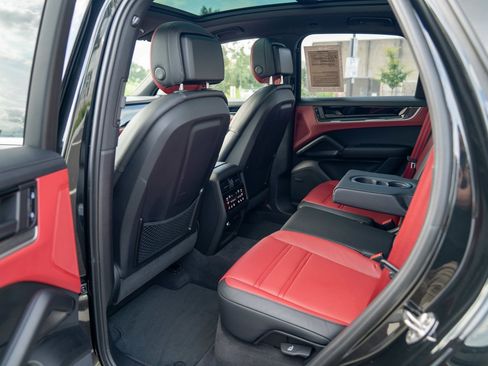 Certified 2025 Porsche Cayenne E-Hybrid AWD/4WD image 23