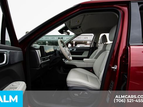 Used 2025 Hyundai Santa Fe SEL FWD image 6