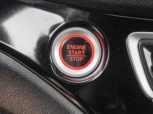 Used 2016 Honda Pilot Touring image 42