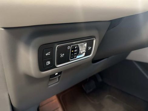 Used 2025 Lincoln Nautilus Premier AWD/4WD image 21