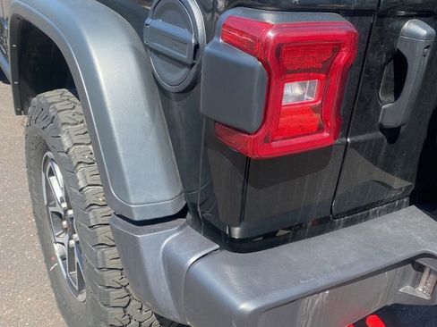 Used 2025 Jeep Wrangler Unlimited Rubicon image 16