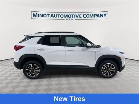 Used 2025 Chevrolet TrailBlazer LT AWD/4WD image 9