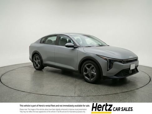 Used 2025 Kia K4 LXS image 1
