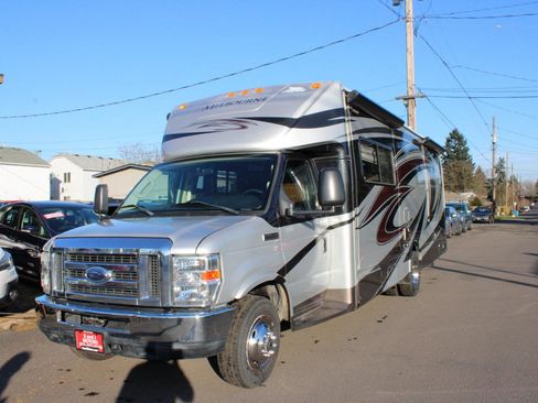 Used 2013 Ford E-450 and Econoline 450 Super Duty w/ Motorhome Prep Pkg image 9