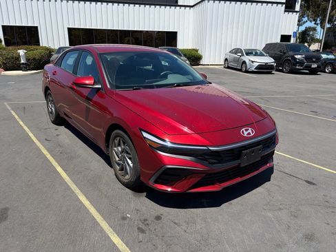Used 2024 Hyundai Elantra SEL FWD image 2