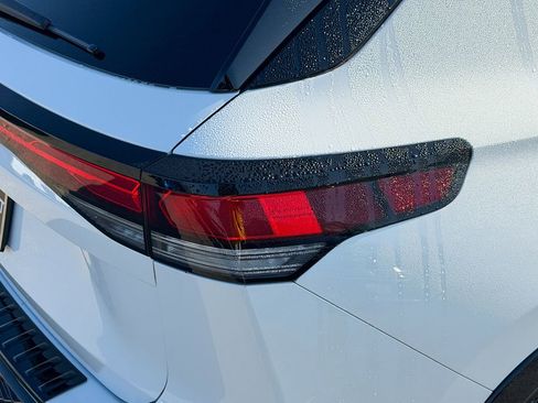 New 2026 Volkswagen Tiguan SE R-Line FWD image 8