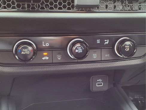 Certified 2025 Honda HR-V LX image 17