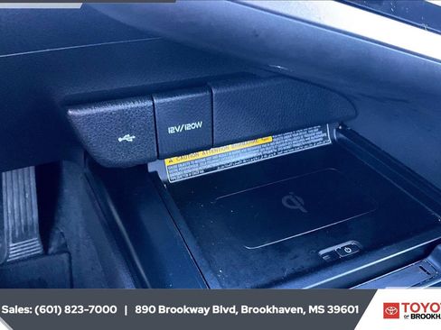 Used 2020 Toyota Camry XSE FWD image 23