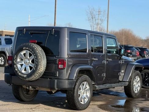 Used 2018 Jeep Wrangler Unlimited Sahara w/ Connectivity Group image 36
