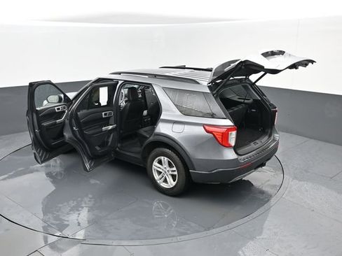 Used 2022 Ford Explorer XLT w/ Equipment Group 202A AWD/4WD image 28