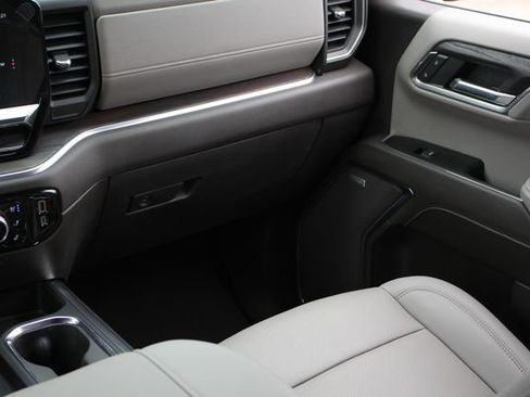 Used 2024 GMC Sierra 1500 SLT image 30