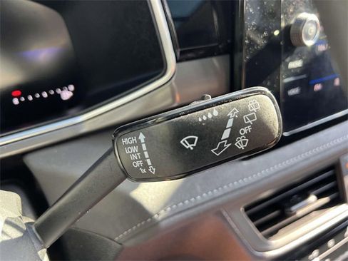 Used 2025 Volkswagen Taos SE image 35