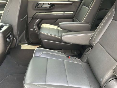 Used 2025 Chevrolet Suburban Premier RWD image 14