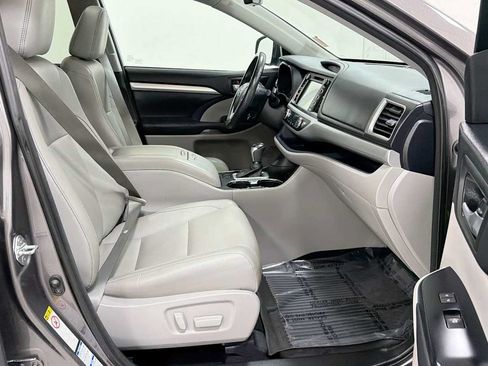 Used 2017 Toyota Highlander XLE AWD/4WD image 31