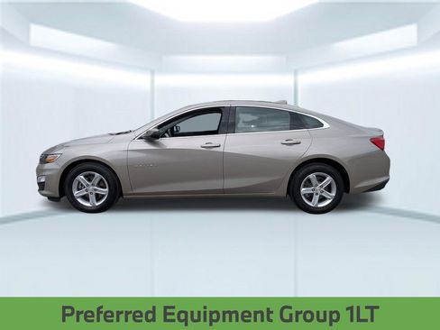 Used 2025 Chevrolet Malibu LT FWD image 2