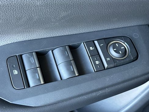 New 2026 Toyota Prius Plug-In Hybrid FWD image 11