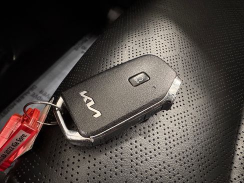 Certified 2022 Kia Sorento S w/ Panoramic Sunroof Package image 12