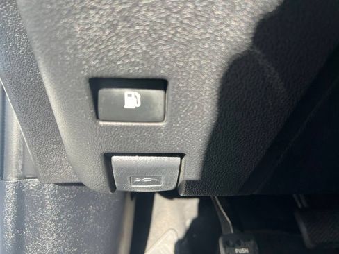Used 2021 Toyota Prius L Eco FWD image 39