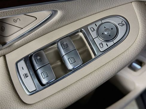 Used 2022 Mercedes-Benz GLC 300 image 17