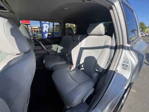 Used 2011 Toyota Highlander SE image 27