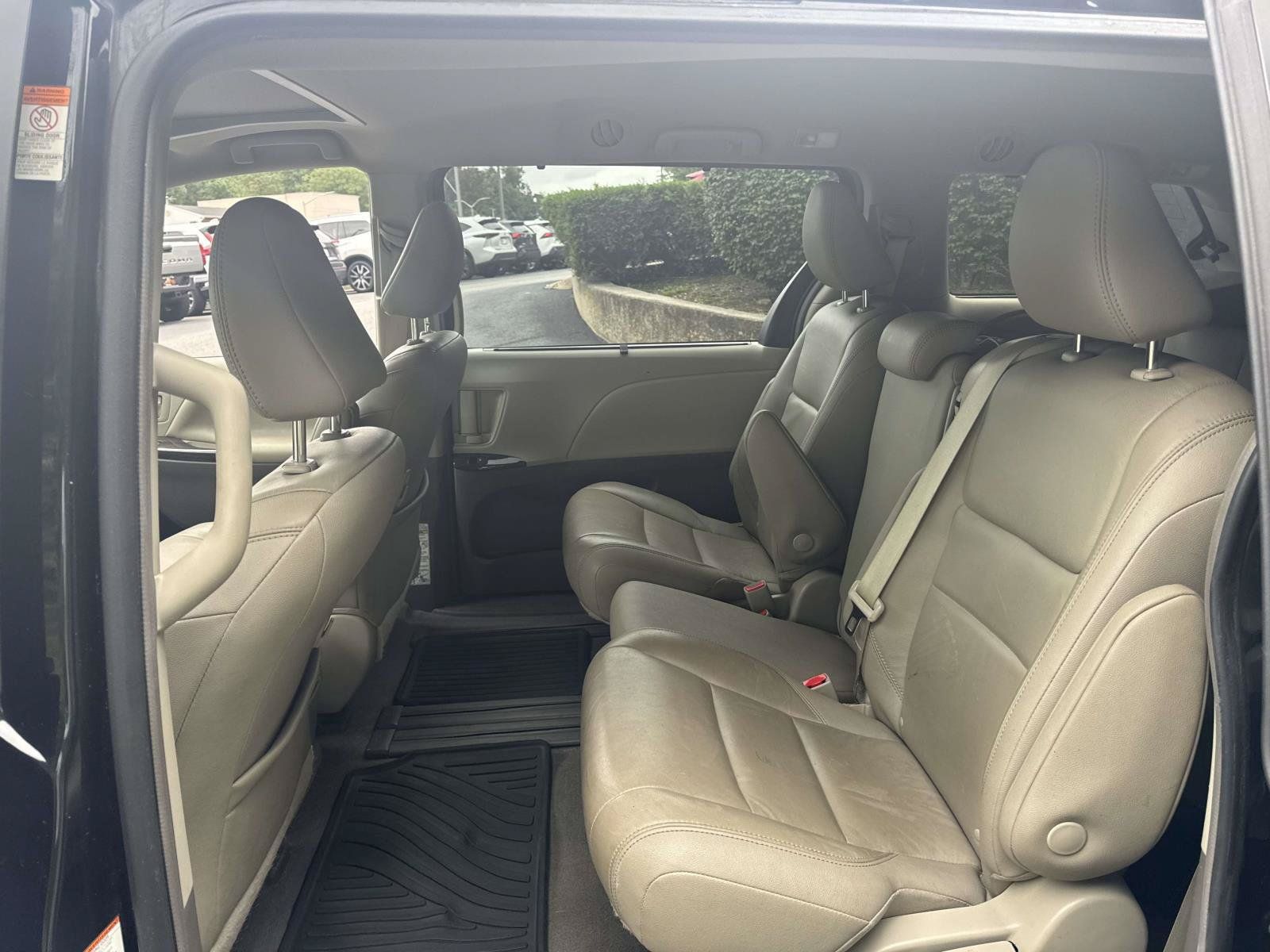 Used 2019 Toyota Sienna XLE w/ XLE Navigation Package FWD image 11
