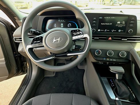 New 2026 Hyundai Elantra SE FWD image 10
