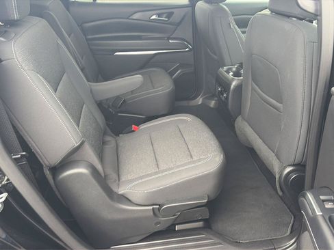 Used 2025 Chevrolet Traverse LT FWD image 19