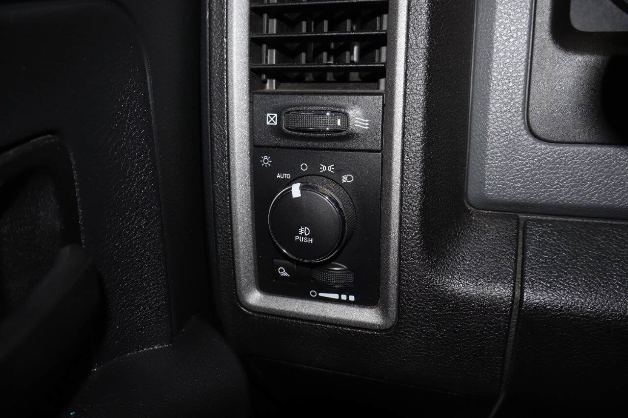 Used 2017 RAM 1500 Express w/ Black Ram 1500 Express Group AWD/4WD image 12