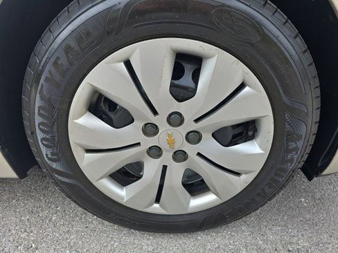 Used 2014 Chevrolet Cruze LS image 13