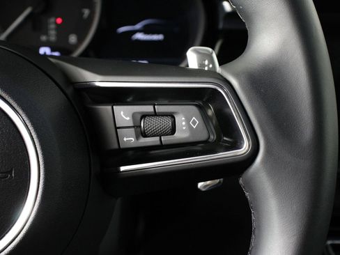 Certified 2025 Porsche Macan AWD/4WD image 15