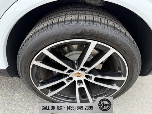 Used 2024 Porsche Cayenne image 20
