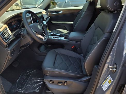 New 2026 Volkswagen Atlas SE FWD image 8