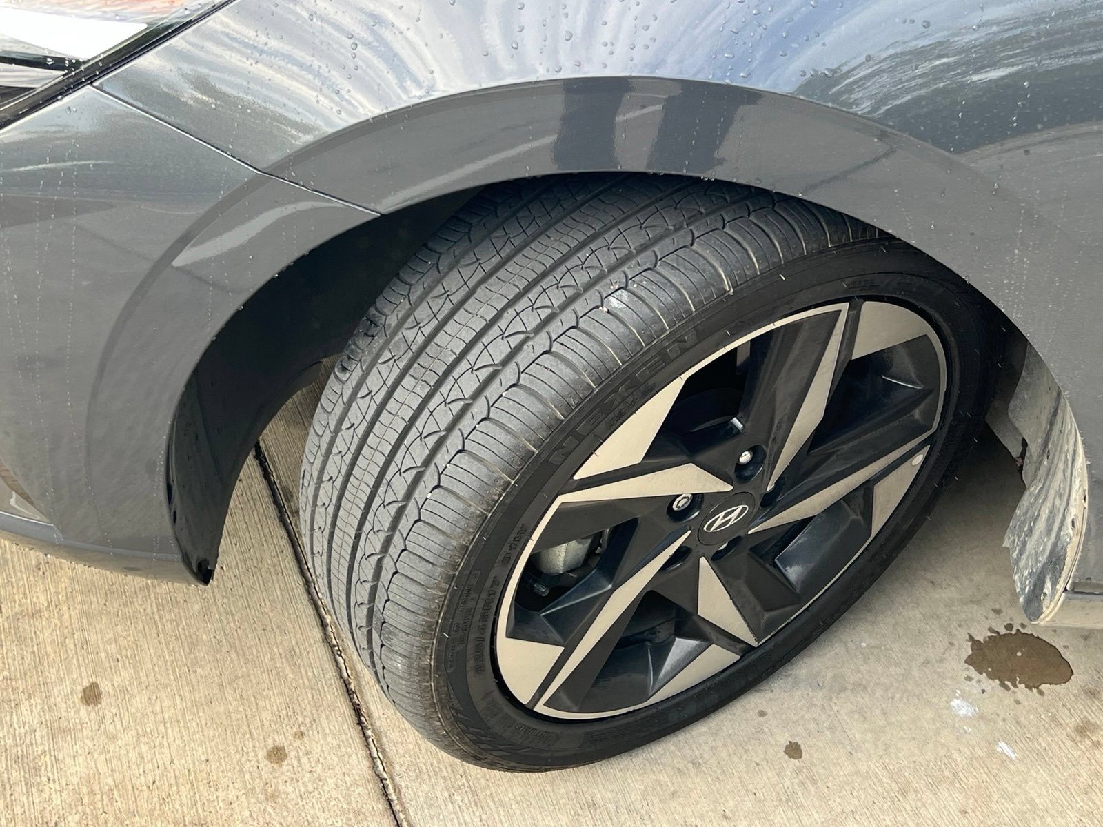 Certified 2023 Hyundai Elantra Limited w/ Preferred Accessory Package FWD image 9