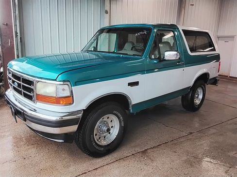 Used 1995 Ford Bronco XLT image 3
