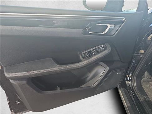 Used 2021 Porsche Macan AWD/4WD image 18