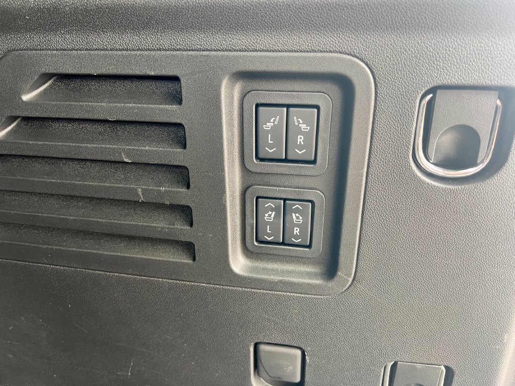 Used 2025 Buick Enclave Preferred w/ Power Package FWD image 41