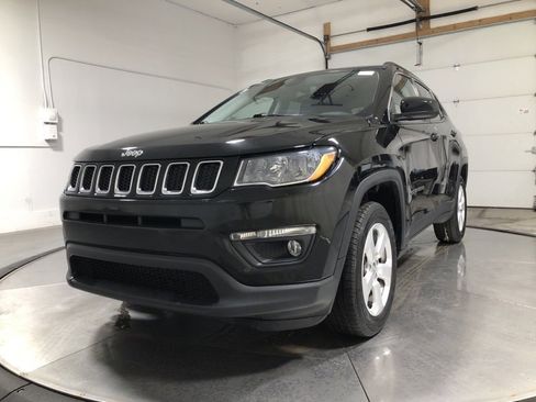 Used 2021 Jeep Compass Latitude image 3