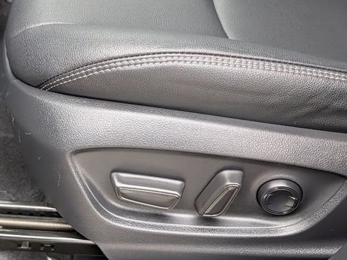 Used 2025 Toyota Corolla Cross XLE w/ Convenience Package FWD image 24