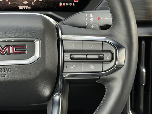 Used 2025 GMC Acadia Elevation image 43