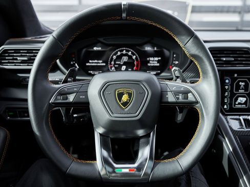 Used 2022 Lamborghini Urus image 54
