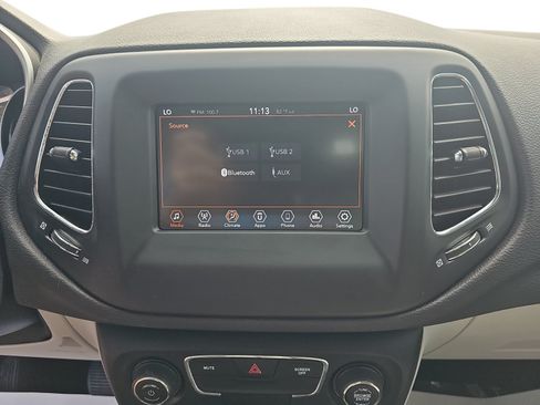 Used 2019 Jeep Compass Latitude w/ Popular Equipment Group FWD image 18