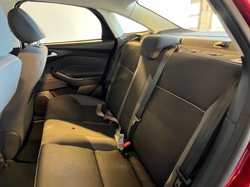 Used 2014 Ford Focus SE w/ SE Winter Package FWD image 27
