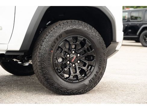New 2026 GMC Canyon Elevation RWD image 10