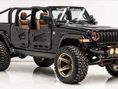 Used 2025 Jeep Gladiator Sport image 2