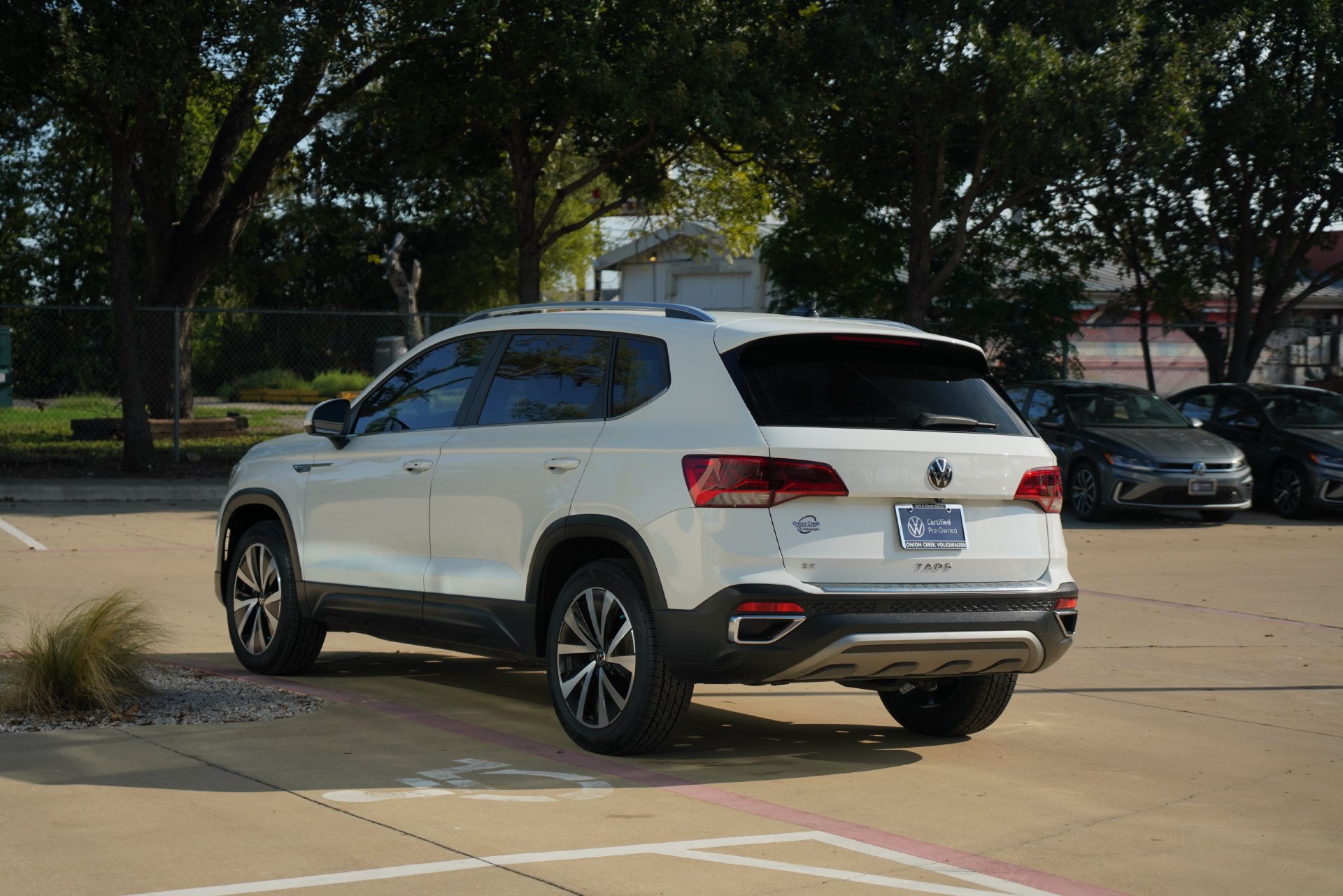 Certified 2024 Volkswagen Taos SE FWD image 6