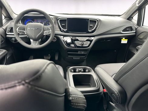 New 2026 Chrysler Pacifica Select image 10