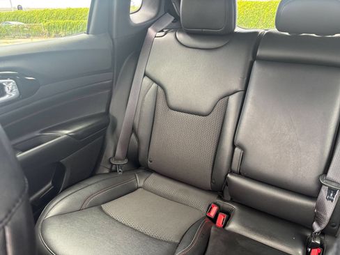 Used 2025 Jeep Compass Trailhawk AWD/4WD image 38