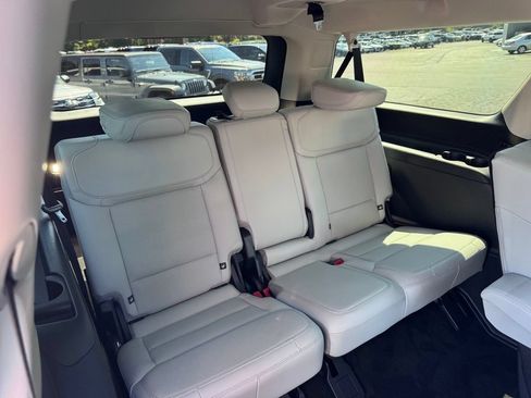 Used 2025 Ford Expedition Max Platinum w/ Driver's Package AWD/4WD image 29