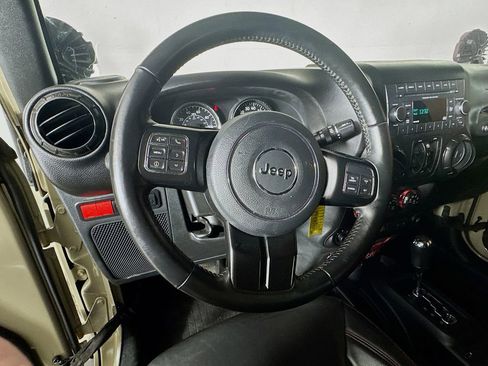 Used 2017 Jeep Wrangler Unlimited Rubicon image 11