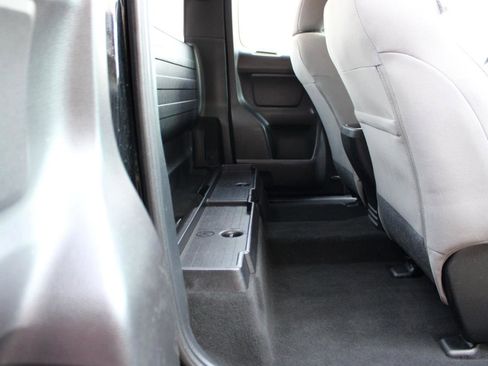 Used 2019 Toyota Tacoma SR image 39